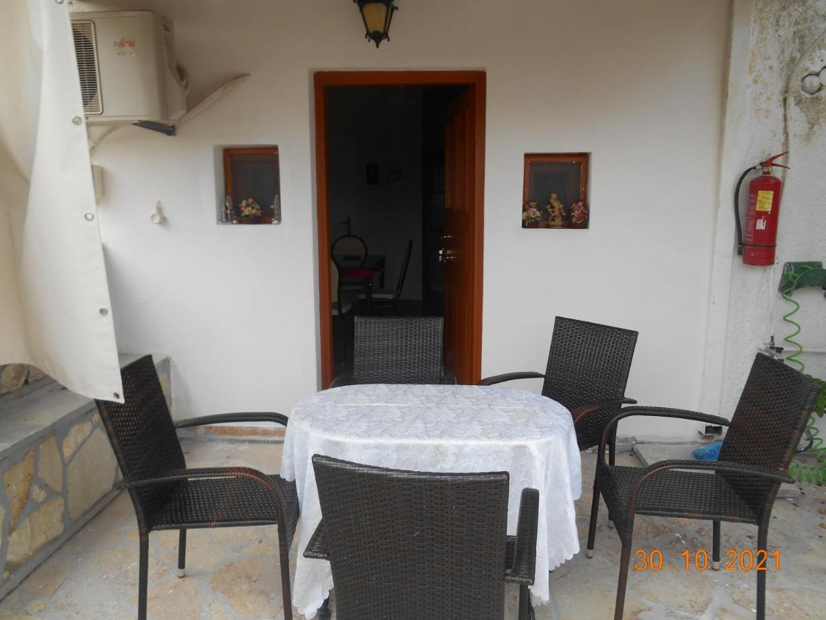 Melios Rooms Petalidi Exterior photo