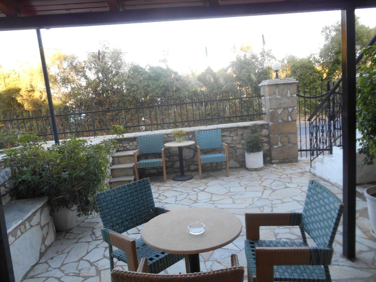 Melios Rooms Petalidi Exterior photo